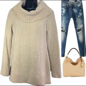 WhiteHouse Black market ivory sweater size XS
